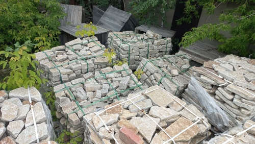 Гранитный плитняк галтованный для мощения купить в Верхней Пышме