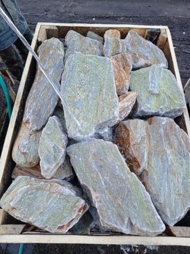 Златолит жёлтый, жёлто-зелёный глыбки и валуны для ланшафтного дизайна купить в Верхней Пышме