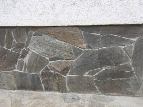 Плитняк златолит Уральский для цоколя, отмостки купить в Верхней Пышме