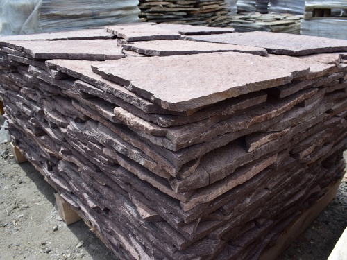 Плитняк лемезит бордовый для облицовки цоколя 20-25 мм  купить в Верхней Пышме