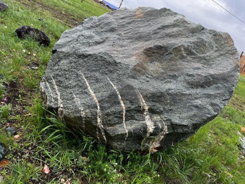 Гигантские зелёные валуны для ландшафтного дизайна весом более 5 тонн купить в Верхней Пышме