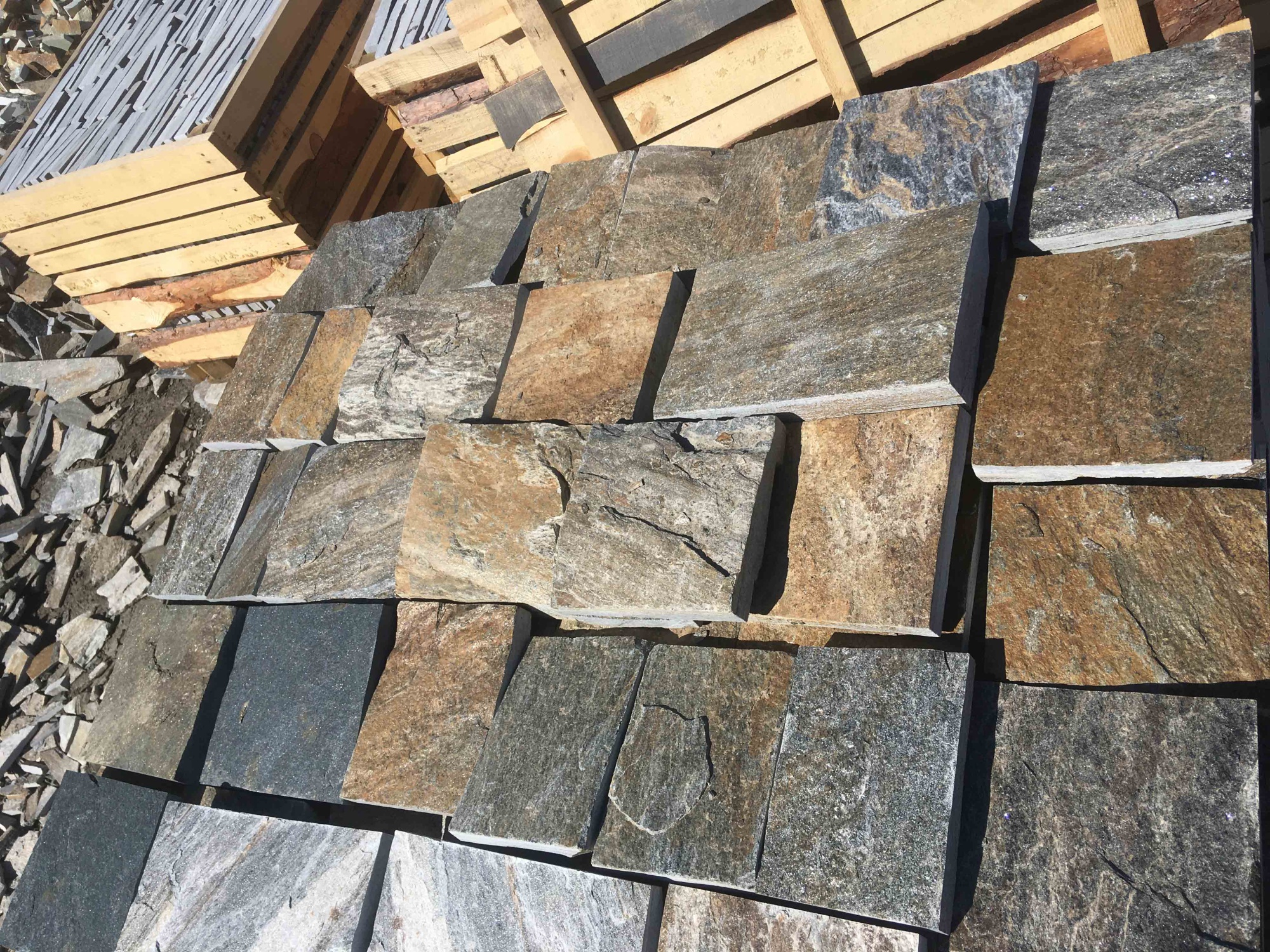 Плитка пилёная златолит Уральский для фасада купить в Верхней Пышме