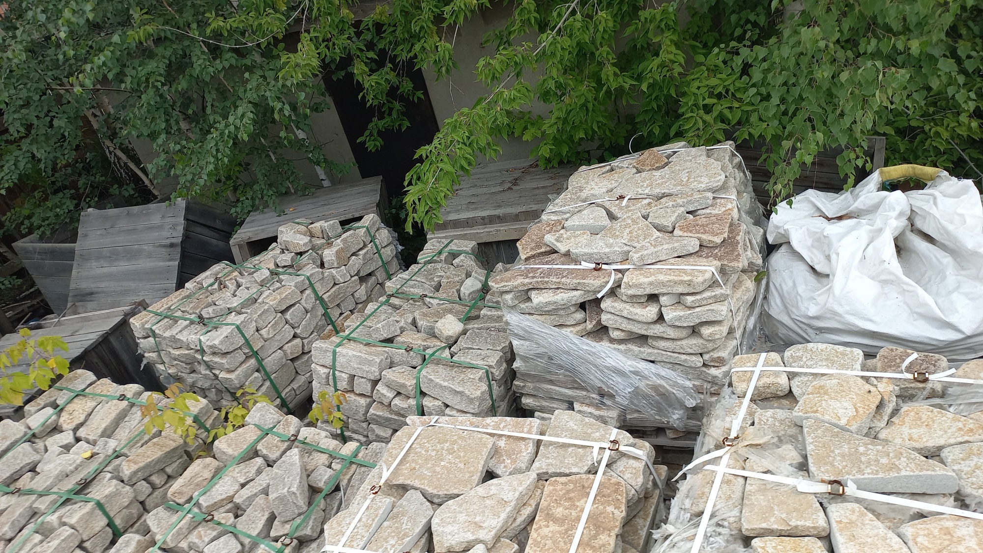 Плитняк гранитный галтованный купить в Верхней Пышме