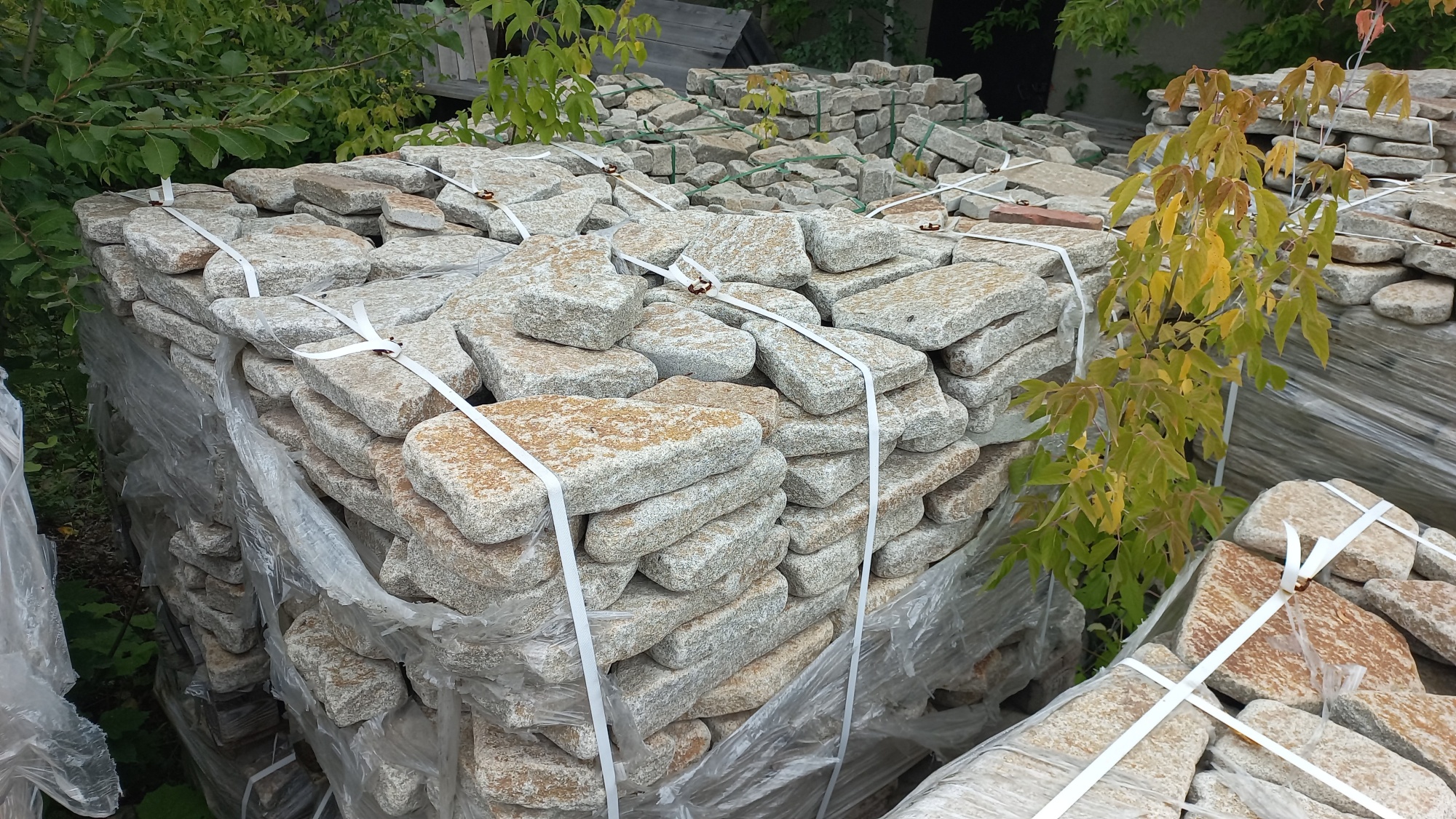 Плитняк галтованный гранитный для ландшафтного дизайна купить в Верхней Пышме