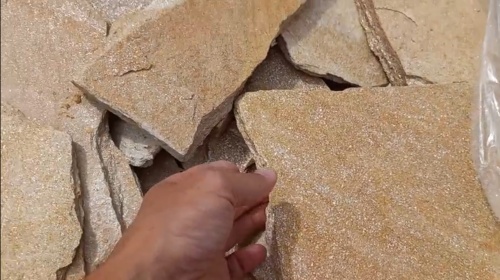 Плитняк златолит жёлтый золотистый для отмостки купить в Верхней Пышме