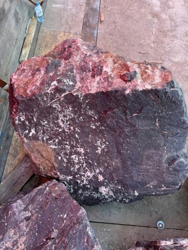 Камни для ландшафтного дизайна красно-фиолетовые 10-60 килограмм купить в Верхней Пышме