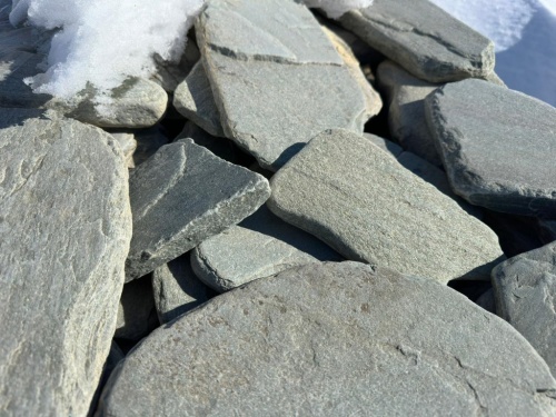 Плитняк златолит зелёный галтованный для цоколя купить в Верхней Пышме