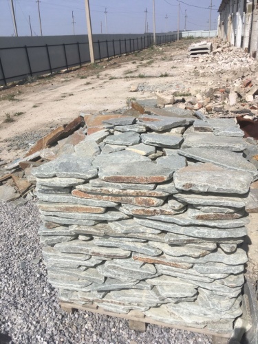 Златолит серебристый галтованный для лестниц купить в Верхней Пышме