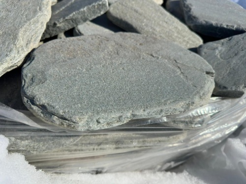 Плитняк златолит зелёный галтованный для мощения на бетон купить в Верхней Пышме